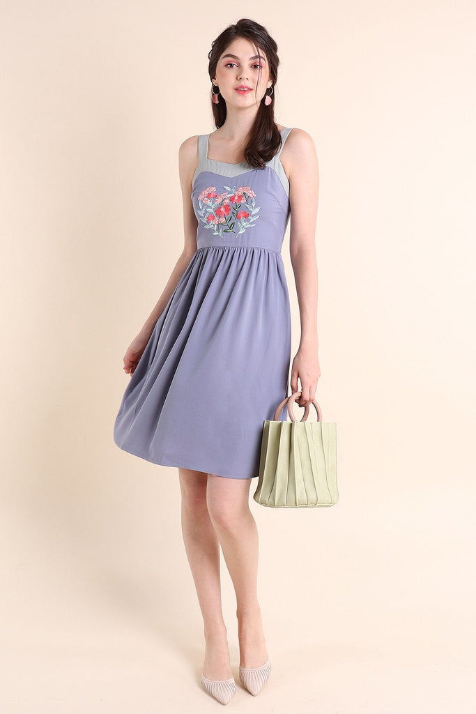 MADEBYNM LEILA FLORAL EMBROIDERY A-LINE DRESS IN PERIWINKLE LILAC [XS/S/M/L/XL] - NEONMELLO