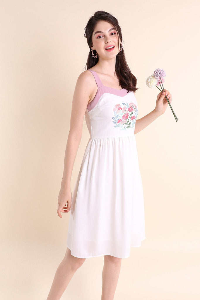 MADEBYNM LEILA FLORAL EMBROIDERY A-LINE DRESS IN WHITE [XS/S/M/L/XL] - NEONMELLO