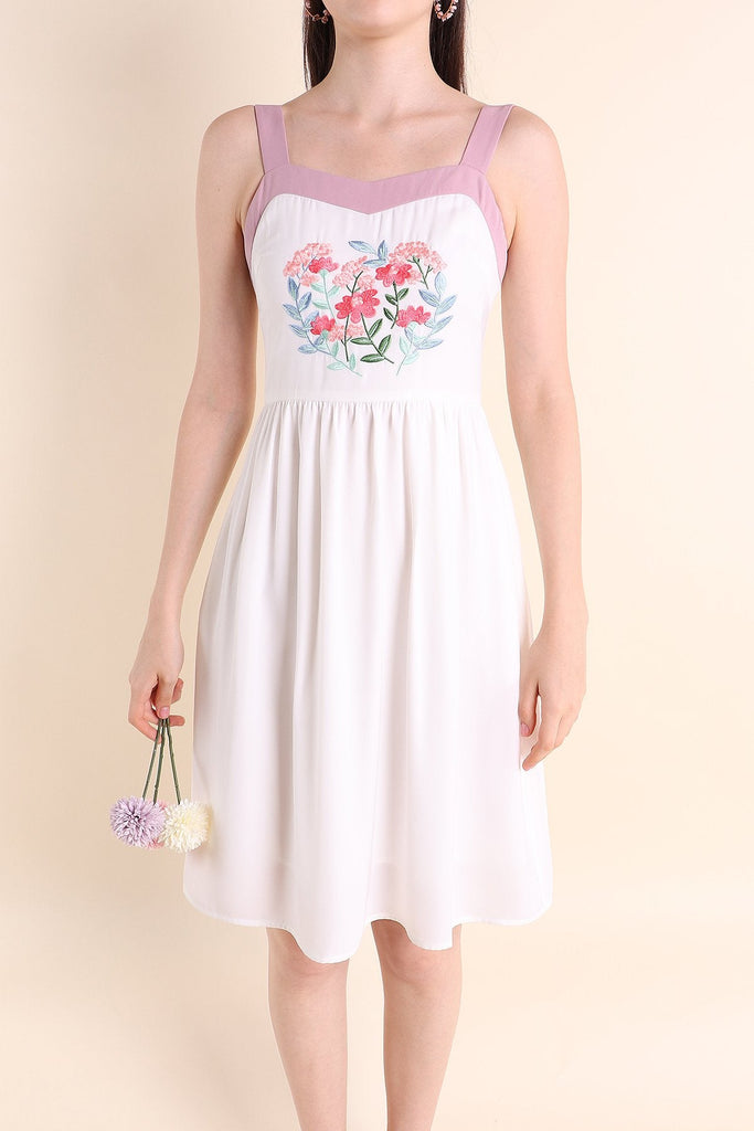 MADEBYNM LEILA FLORAL EMBROIDERY A-LINE DRESS IN WHITE [XS/S/M/L/XL] - NEONMELLO