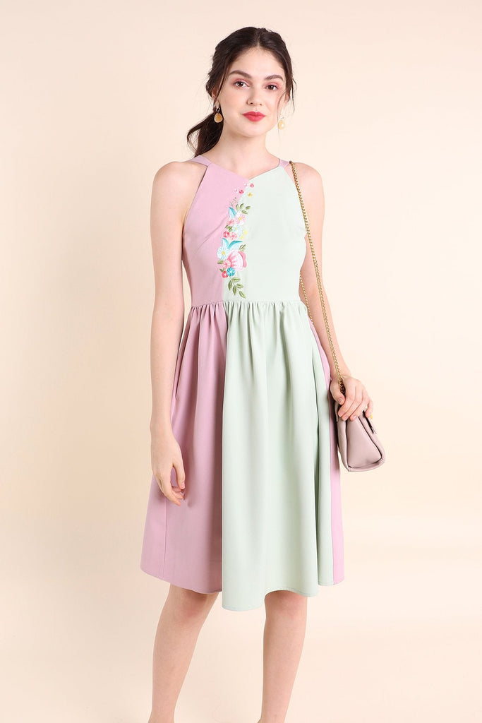 MADEBYNM SPRING SONATA EMBROIDERY COLOURBLOCK MIDI DRESS IN PINK/MINT [XS/S/M/L/XL] - NEONMELLO