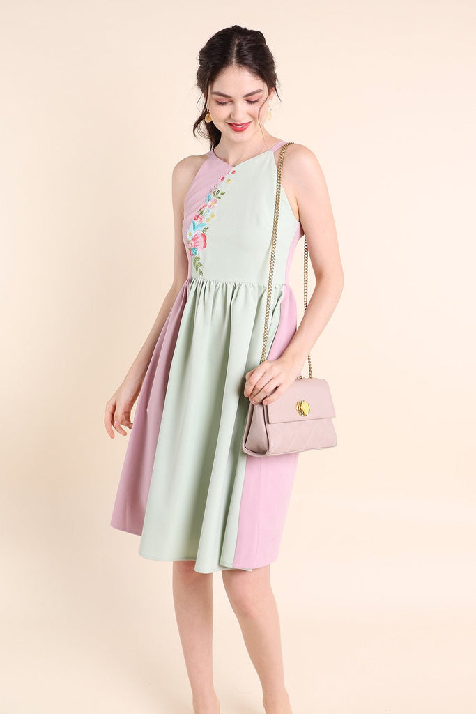 MADEBYNM SPRING SONATA EMBROIDERY COLOURBLOCK MIDI DRESS IN PINK/MINT [XS/S/M/L/XL] - NEONMELLO